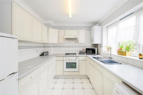 2 Bracken Mews, London, E4 7UT