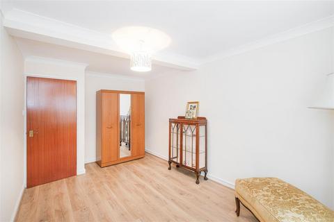 2 Bracken Mews, London, E4 7UT