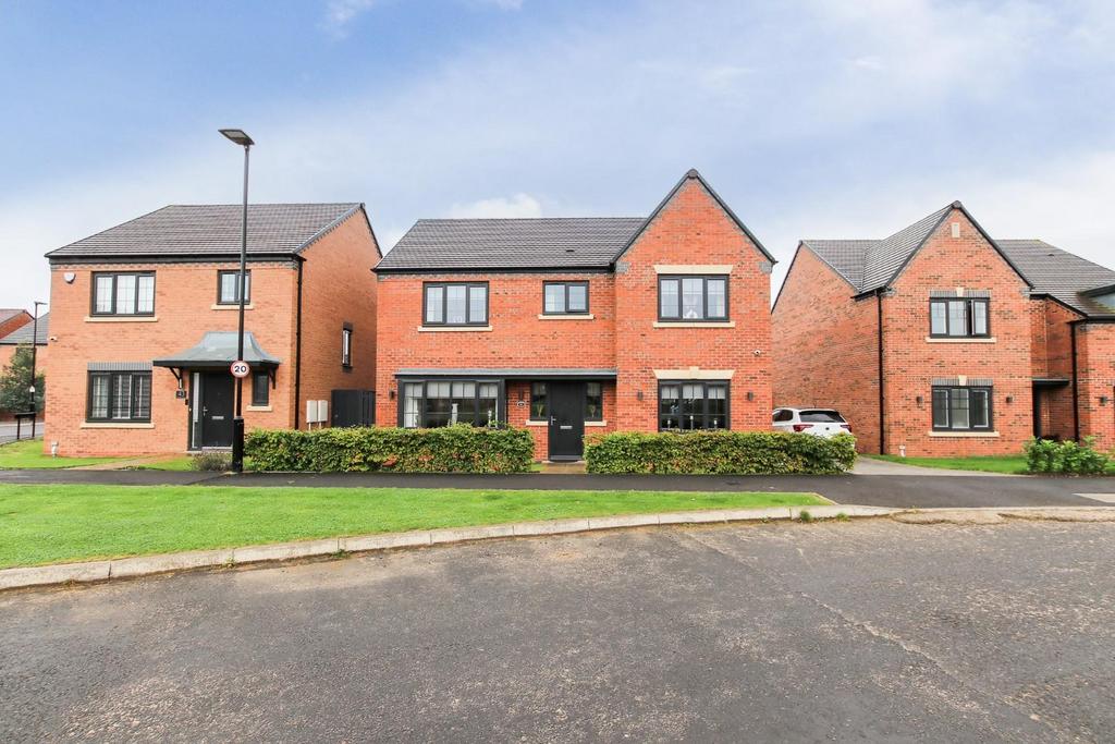 White House Drive, Moorfields Estate, NE12 4 bed detached house for