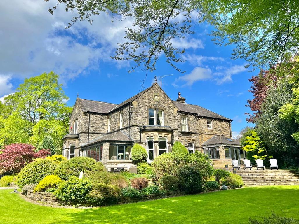 Lascelles Hall Road, Huddersfield HD5 4 bed detached house for sale £