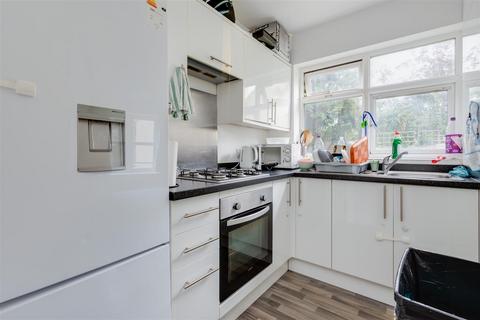 26 Lincoln Close, London, SE25 5ET