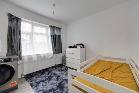 26 Lincoln Close, London, SE25 5ET