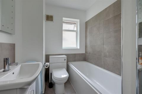 26 Lincoln Close, London, SE25 5ET