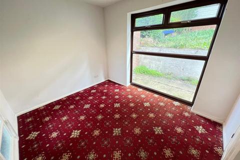 10 Derwent Close, Pensnett, Brierley Hill, DY5 4QA