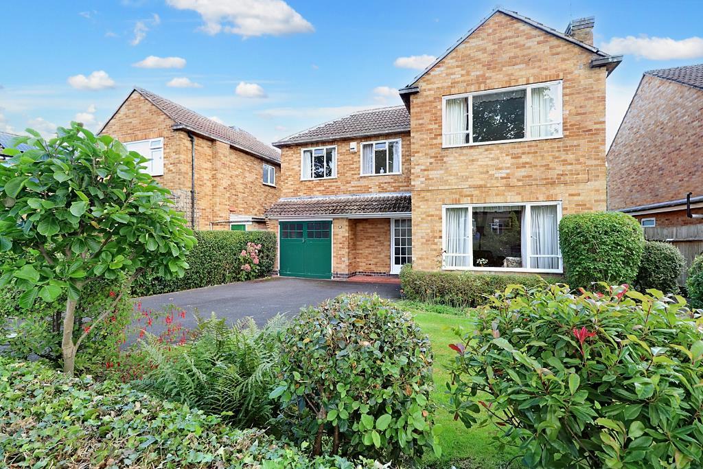 Sunningdale Avenue, Kenilworth 4 bed detached house £600,000