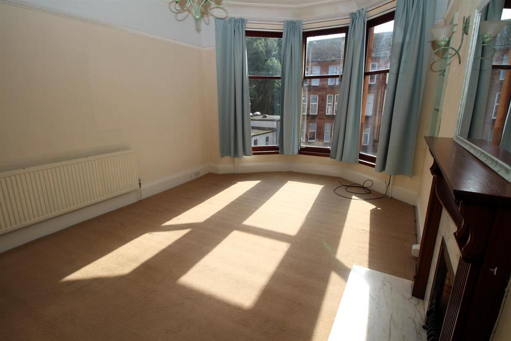 Ashburn Gate, Gourock 2 bed flat £700 pcm (£162 pw)