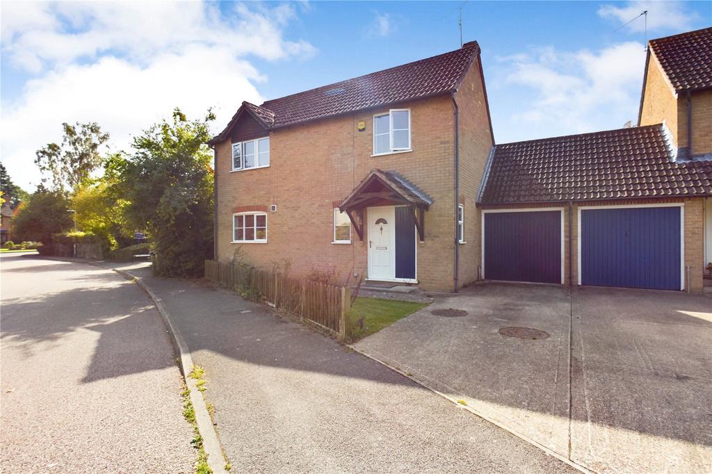 St Marys Way, Burghfield Common... 3 bed link detached house for sale