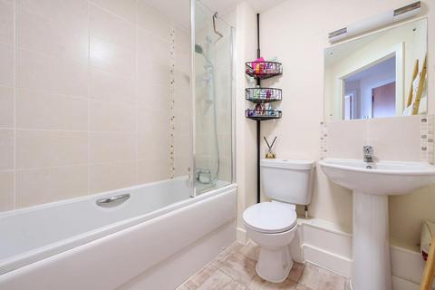 1 bedroom flat for sale, Hut Farm Place, Chandler's Ford