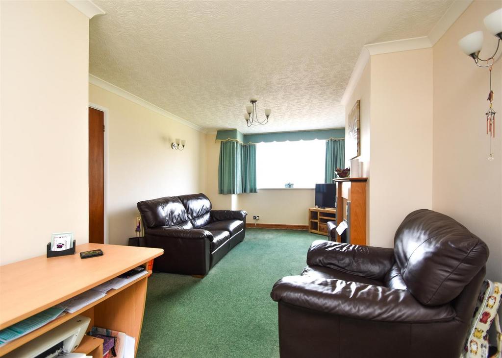 10 Waverley Crescent - Living Dining Room.jpg
