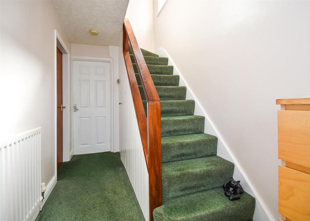10 Waverley Crescent - Hallway.jpg