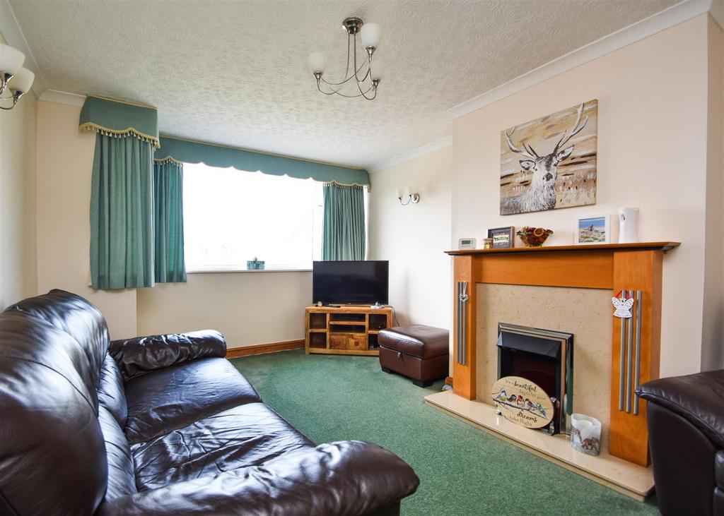 10 Waverley Crescent - Lounge.jpg