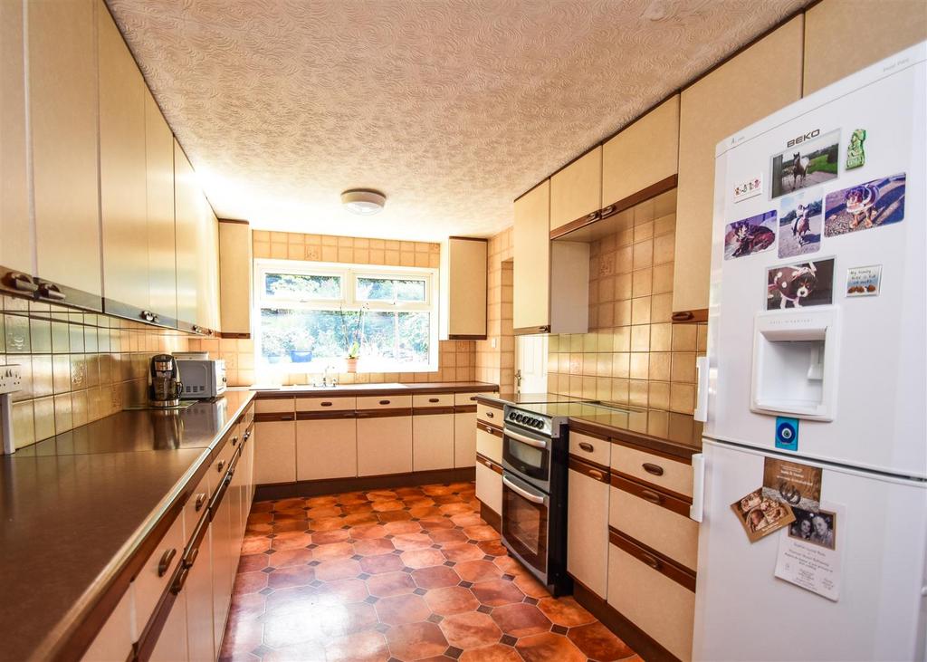10 Waverley Crescent - Kitchen.jpg