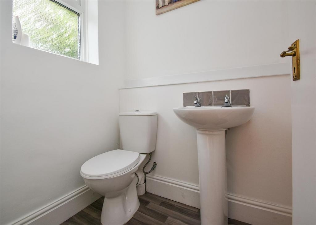 10 Waverley Crescent - WC.jpg