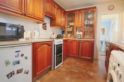 15 Avondale Road, Lowestoft, NR32 2HU