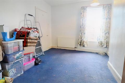 15 Avondale Road, Lowestoft, NR32 2HU