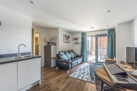 2 bedroom apartment for sale - Ewell Road, Surbiton