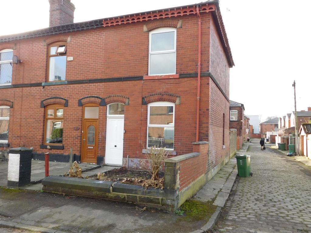 Devon Street, Bury 3 bed end of terrace house £895 pcm (£207 pw)