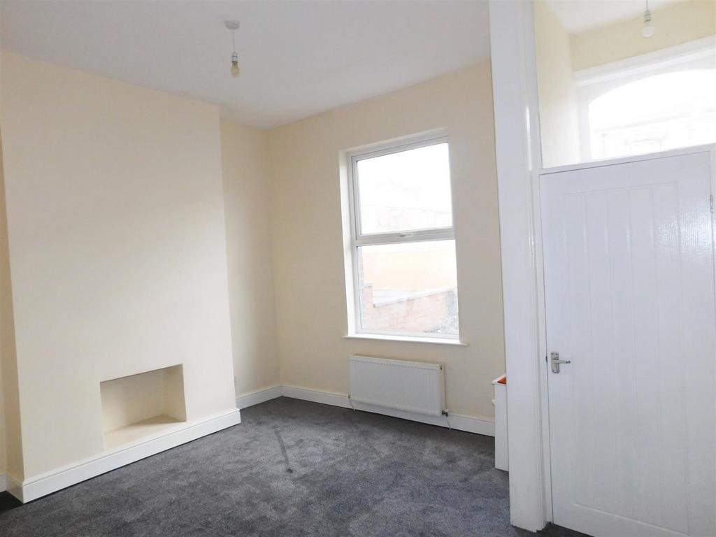 Devon Street, Bury 3 bed end of terrace house £895 pcm (£207 pw)