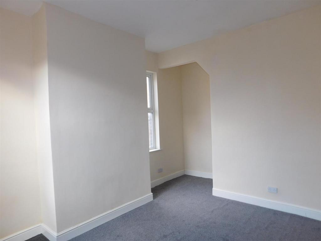 Devon Street, Bury 3 bed end of terrace house £895 pcm (£207 pw)