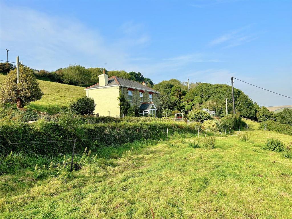 FARMHOUSE &amp; MEADOW