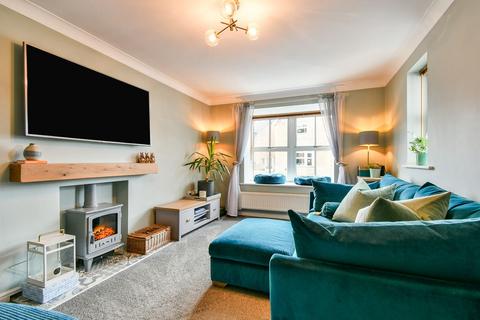 3 bedroom detached house for sale - Gillingwood Road, York, YO30