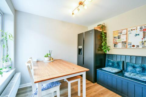 3 bedroom detached house for sale - Gillingwood Road, York, YO30