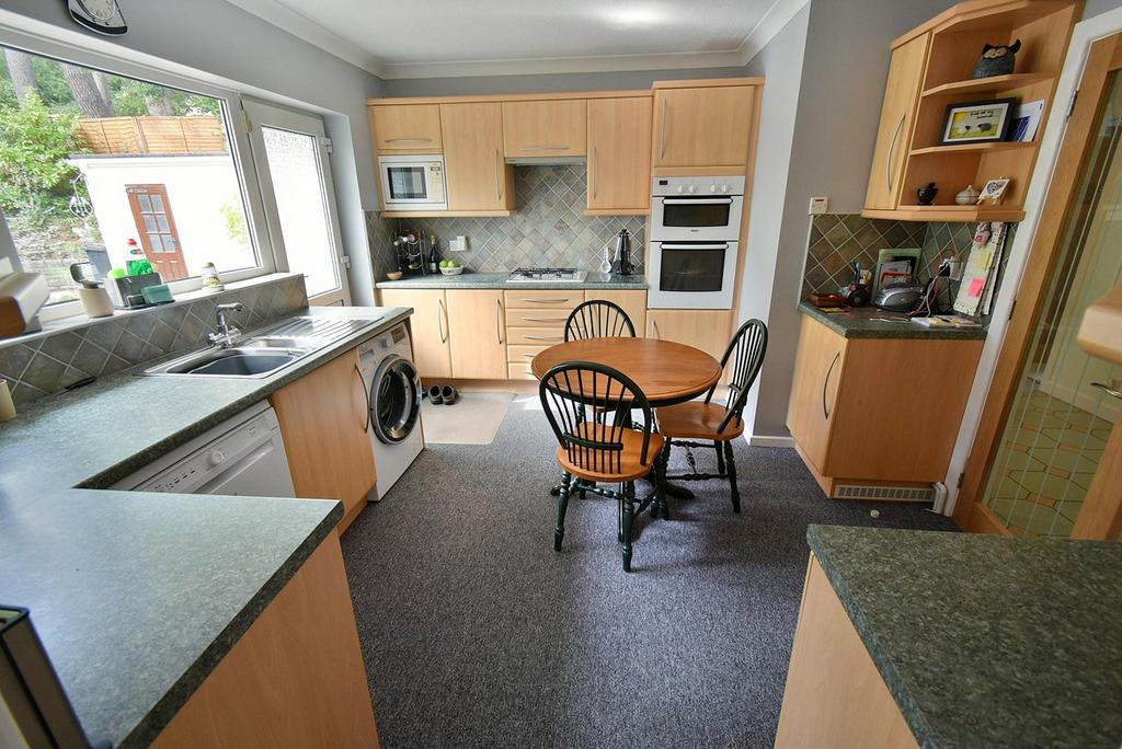 Willow Way, Ferndown, BH22 3 bed detached bungalow for sale £585,000