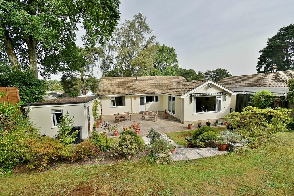 Willow Way, Ferndown, BH22 3 bed detached bungalow for sale £585,000