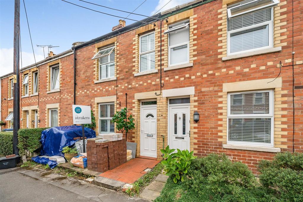 Ashfield Road, Chippenham 3 bed terraced house for sale £299,500