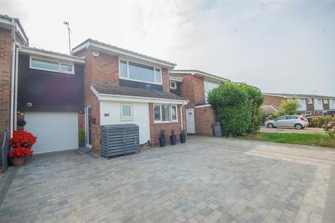 3 bedroom terraced house for sale - Rushleydale, Springfield, Chelmsford