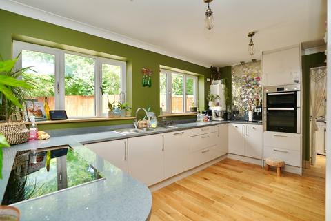 8 De Beche Close, Papworth Everard, Cambridge, CB23 3UP