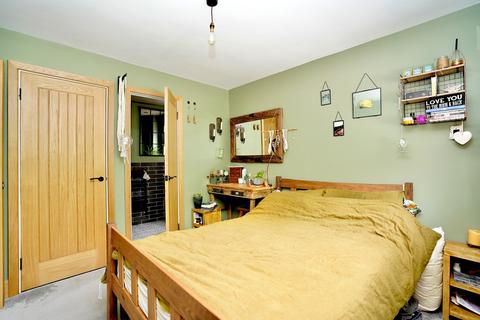 8 De Beche Close, Papworth Everard, Cambridge, CB23 3UP