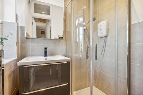 16 Devonshire Gardens, London, W4 3TN