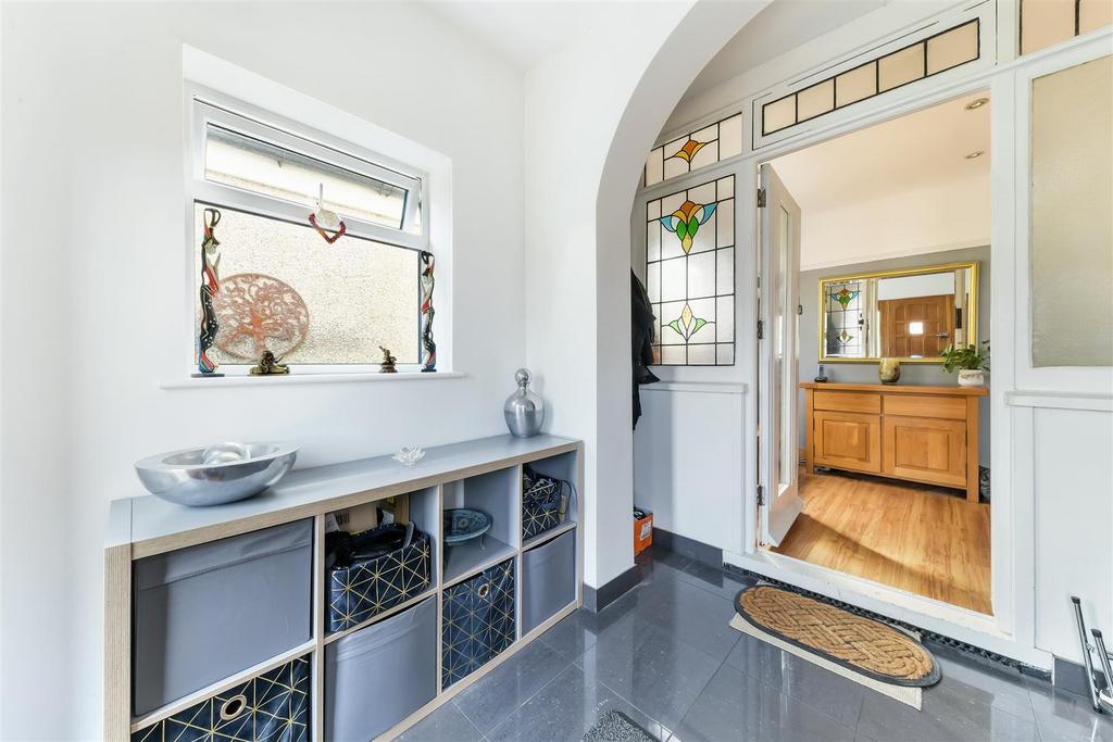 Abinger Avenue, Cheam, SM2 5 bed detached house for sale £925,000