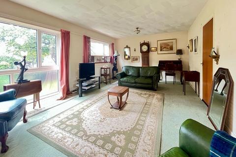 4 bedroom detached house for sale, Elm Close, Sully