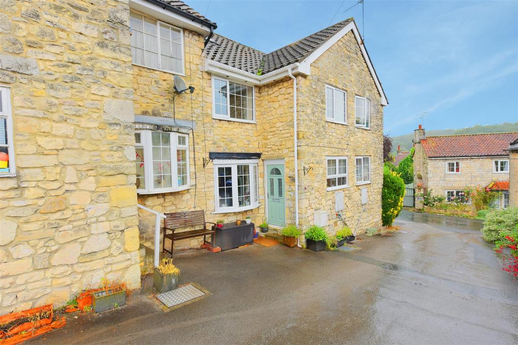 Wilkinson Terrace, Stutton, Tadcaster 2 bed terraced house £1,000 pcm