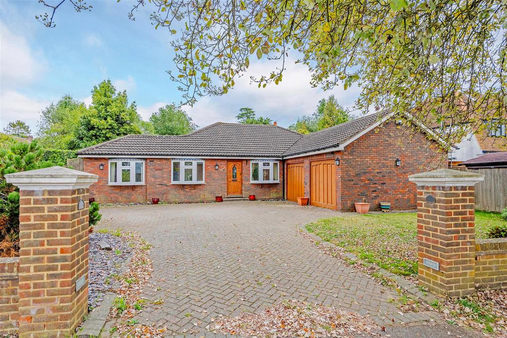 Beacon Way, Banstead 4 bed detached bungalow for sale £950,000