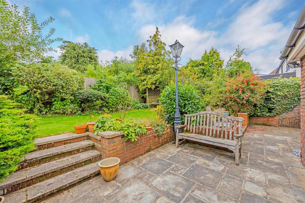 Beacon Way, Banstead 4 bed detached bungalow for sale £950,000