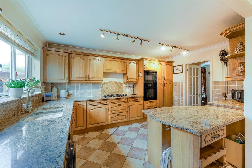 Beacon Way, Banstead 4 bed detached bungalow for sale £950,000