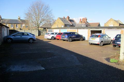 24 Lydd Close, Sidcup, DA14 6RH