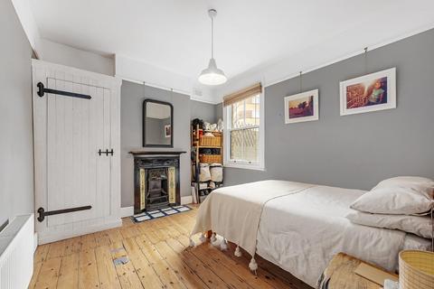 19 Dumbarton Road, London, SW2 5LX