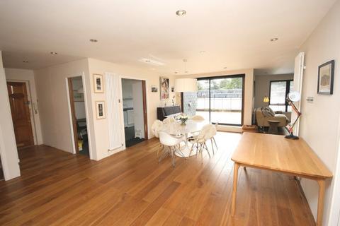 4 bedroom flat to rent, Rocheid Park, Edinburgh