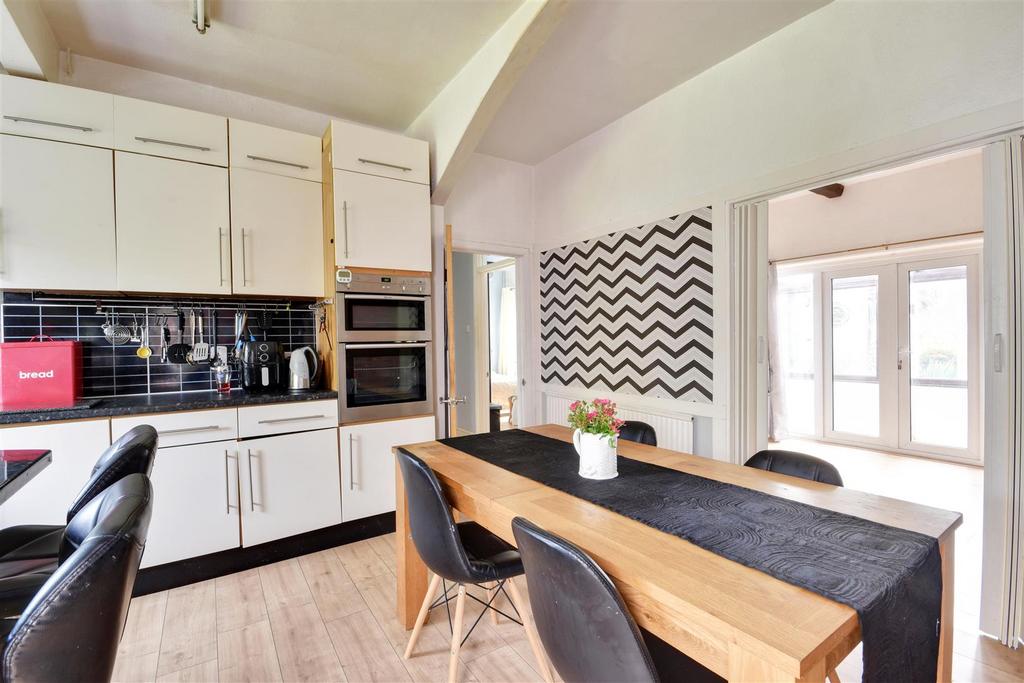 Sea Road, Winchelsea Beach, Winchelsea 4 bed house for sale £470,000