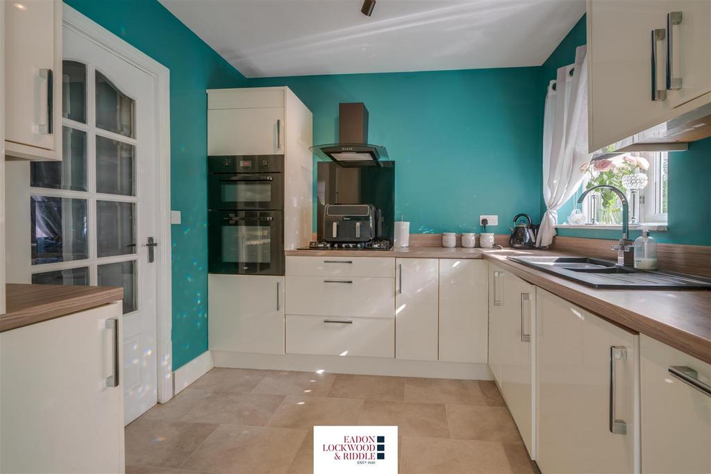 Ridgway Close, Hellaby, Rotherham 3 bed semidetached house for sale