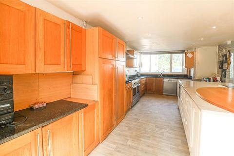 81 Five Acres, Harlow, CM18 6XA
