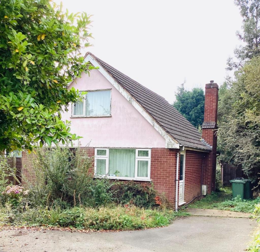 Watling Street, Brownhills, Walsall 3 bed detached house for sale £