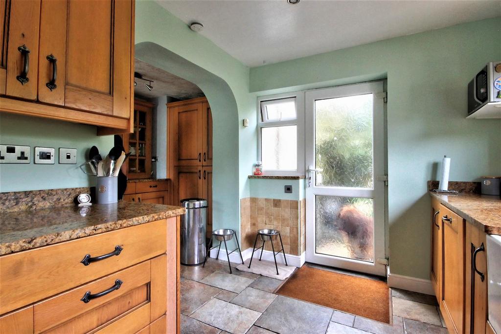 Kitchen...jpg