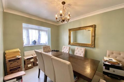 4 bedroom detached bungalow for sale, Victoria Close, Hayes, UB3 2PW