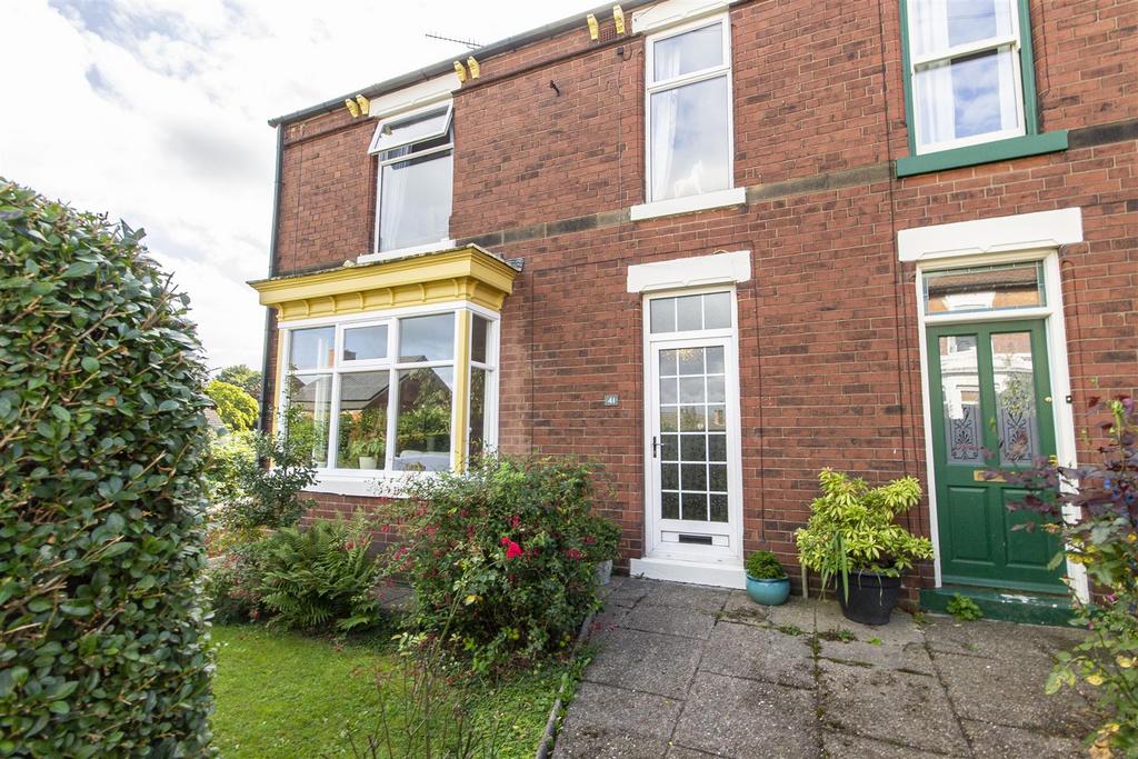 St. Johns Road, Chesterfield 4 bed semidetached house £295,000
