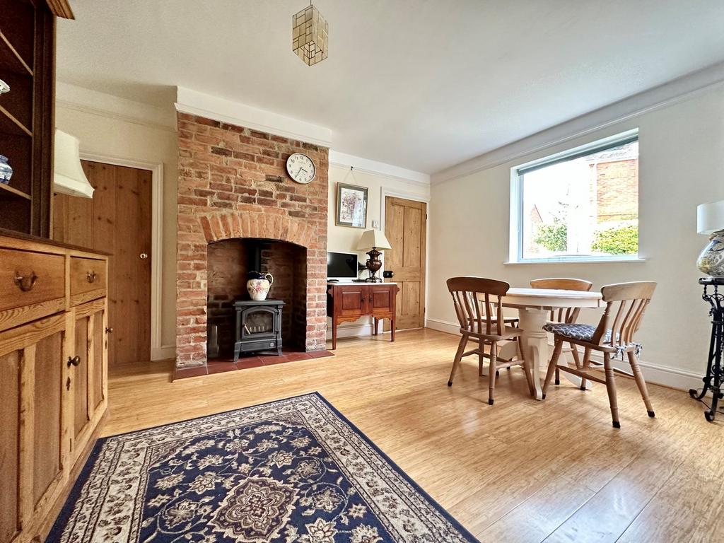 Trinder Road, Wantage, OX12 3 bed semidetached house for sale £400,000